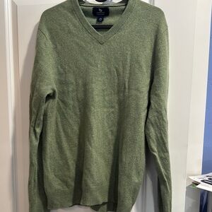 Lands’ End 100% Cashmere Men's Green V-Neck Sweater